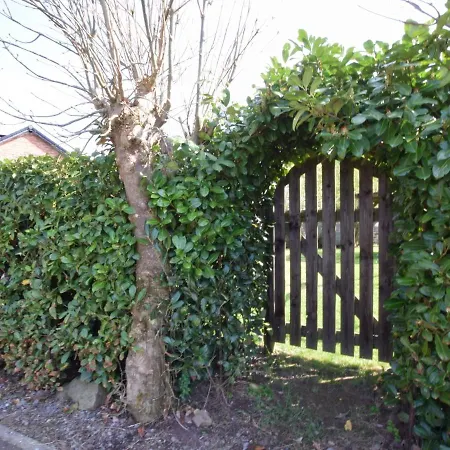 Cozy Holiday In With Fenced Garden