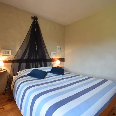 Cozy Holiday In With Fenced Garden بيت للعطل *