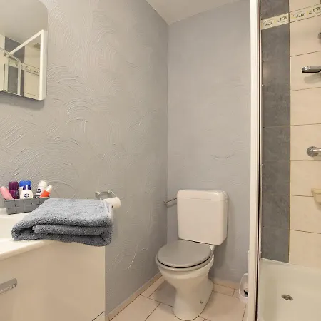 Cozy Holiday In With Fenced Garden بيت للعطل ريندو